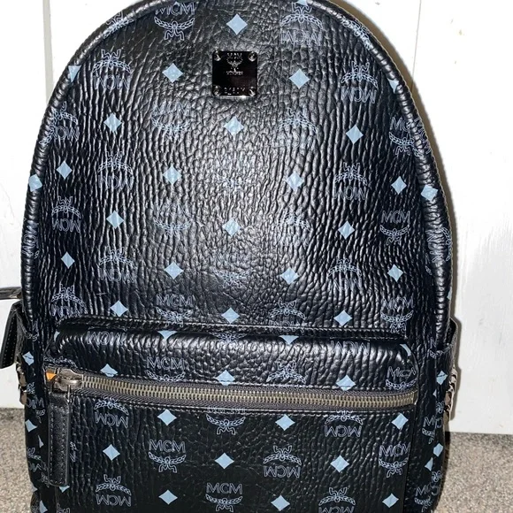 MCM Backpack in Visetos Black - 40 cm / 15.7” MM MCM Brandenburg Backpack in Visetos & Nappa Leather – Blue Salon main image 4